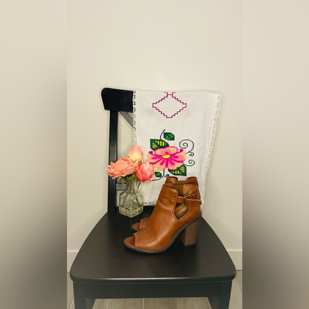 Leather booties - Picture 2 of 2